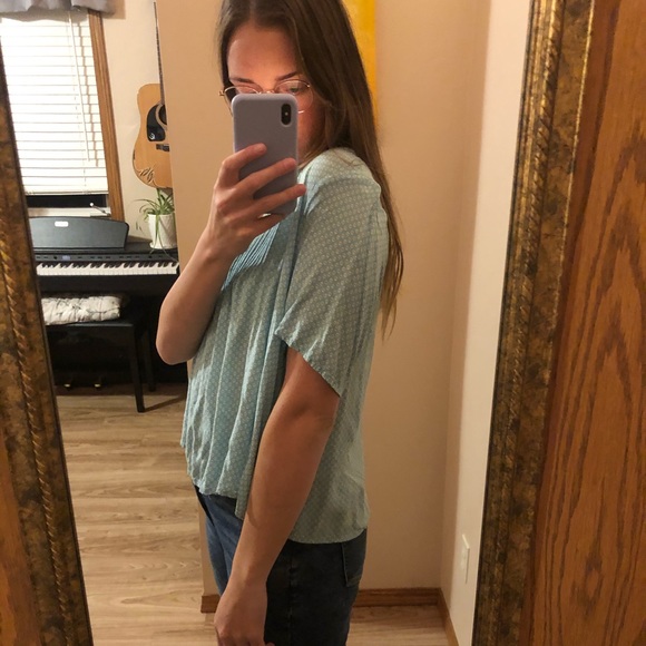 Old Navy light blue blouse - Picture 2 of 4